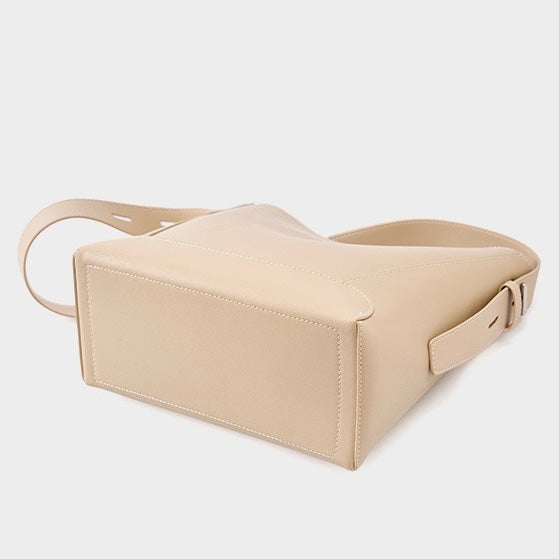 Bolsa Bucket Oversized de Couro Genuíno para Transversal e Ombro